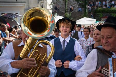Izjemen obisk zaznamoval 50. Dneve narodnih noš in oblačilne dediščine v Kamniku (Blaž T. Muc)  (159)